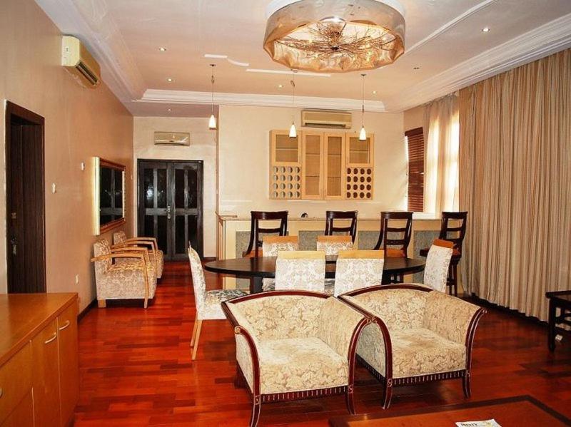 Owu Crown Hotel איבאדן מראה חיצוני תמונה