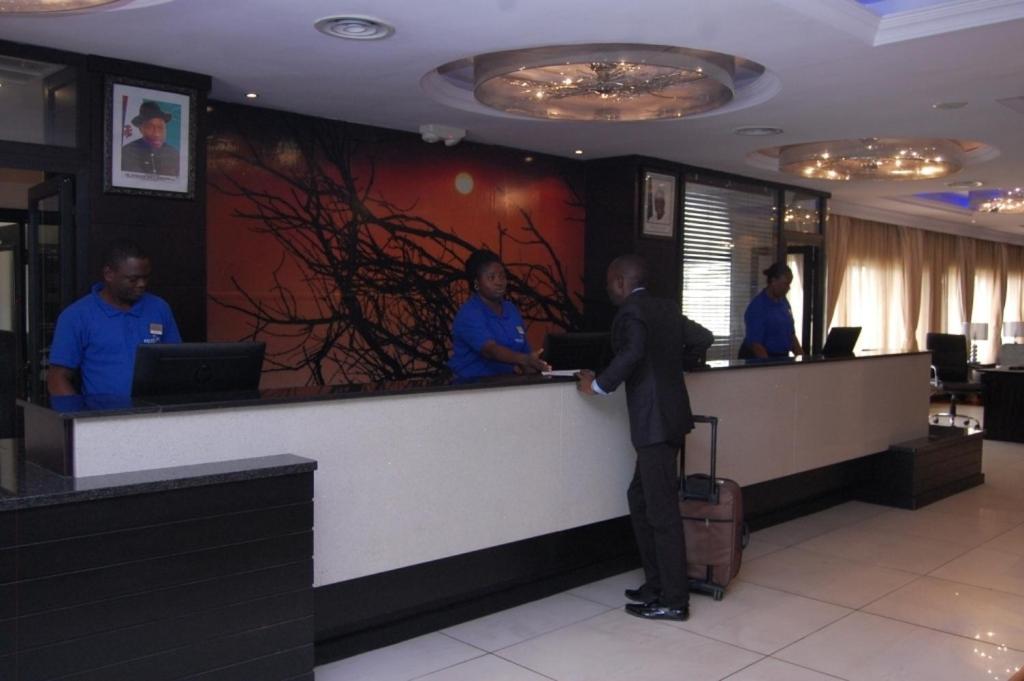 Owu Crown Hotel איבאדן מראה חיצוני תמונה