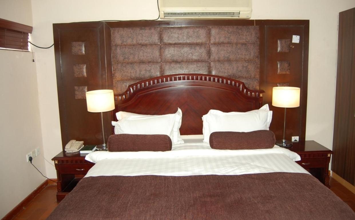 Owu Crown Hotel איבאדן מראה חיצוני תמונה